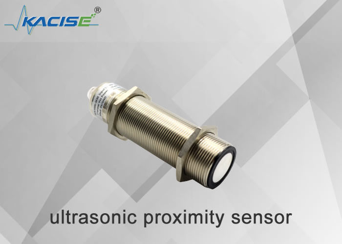 Capteur de distance par ultrasons de type M30 avec protection IP65 et haute précision ≤ 1% pour la mesure précise du niveau