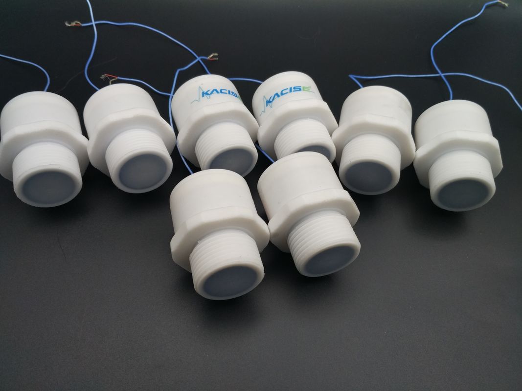 2Capteur à ultrasons de petite taille avec sortie multiple et boîtier PVDF résistant à la corrosion