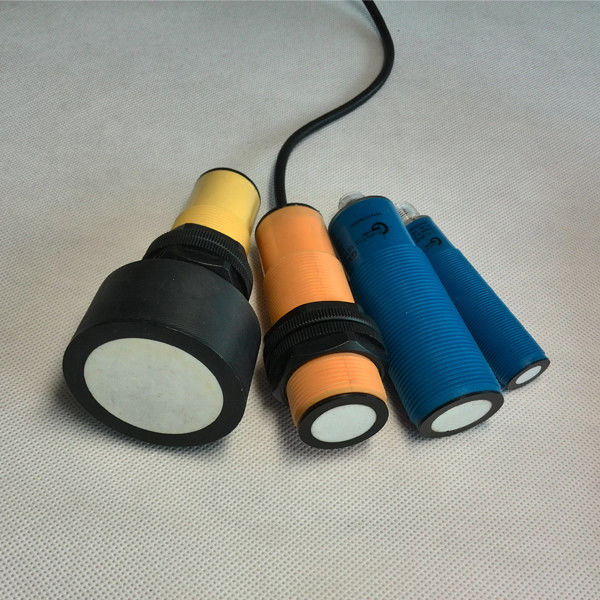 Sensor ultrasonique RS485 4-20mA avec une portée de 10 mètres pour la mesure de la distance et du niveau
