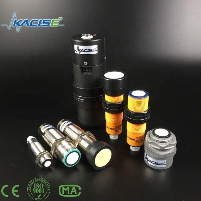 Transmetteur intelligent de niveau d'eau à longue distance de la série GXUM avec résolution de 3 mm et portée de 10 m dans un boîtier imperméable à l'eau IP67