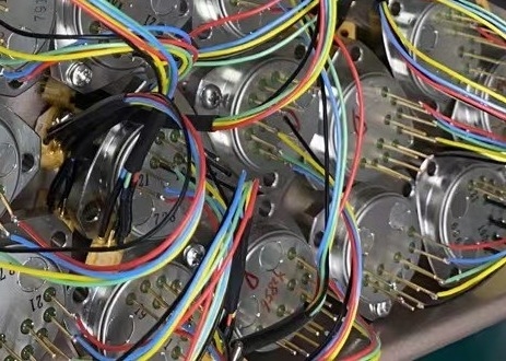 Sensor d'accéléromètre à quartz industriel avec une plage d'entrée ± 80 g et un seuil < 5 μ g