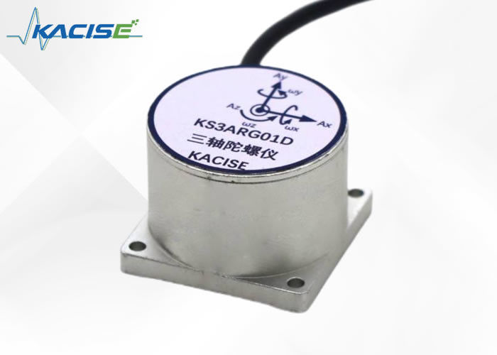 Sensor gyroscopique MEMS à accélération tolérée de 10000 g avec une portée de ± 300°/s et un temps de réponse de 0,1 ms pour les systèmes de navigation