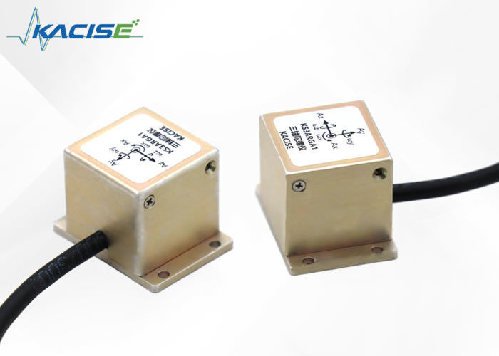 Sensor de gyroscope à vitesse angulaire triaxiale MEMS avec température de fonctionnement de -45 ̊+80 °C, sensibilité à la valeur G < 0,02 ̊/s/g et accélération tolérée de 20000 g