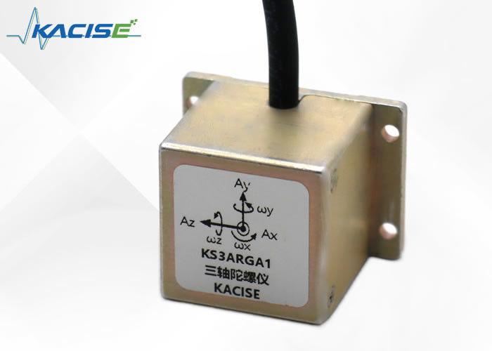 Sensor de gyroscope à vitesse angulaire triaxiale MEMS avec température de fonctionnement de -45 ̊+80 °C, sensibilité à la valeur G < 0,02 ̊/s/g et accélération tolérée de 20000 g