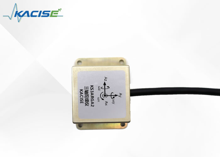 Longue durée de vie La tension de sortie du capteur de gyroscope MEMS à trois axes stable est de 0,66 ~ 2,64 v, le bruit de sortie ≤ 0,02 ((°/s/g)