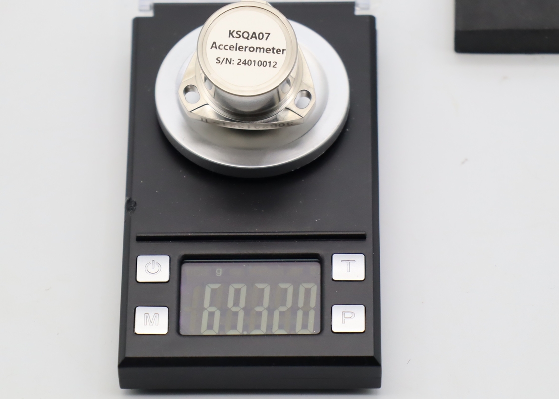 Facteur d'échelle 1,2 ~ 1,6mA/G Sensor d'accéléromètre résistant aux chocs pour des applications de précision