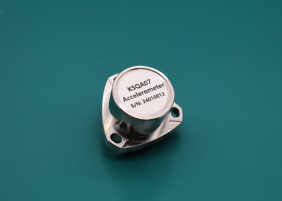 Capteur d'accéléromètre de sensibilité pour la détection précise des vibrations avec un biais ≤ 5 mg et une sensibilité à la température du biais ≤ 10 μg/°C