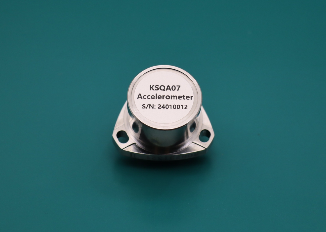 Capteur d'accéléromètre de sensibilité pour la détection précise des vibrations avec un biais ≤ 5 mg et une sensibilité à la température du biais ≤ 10 μg/°C
