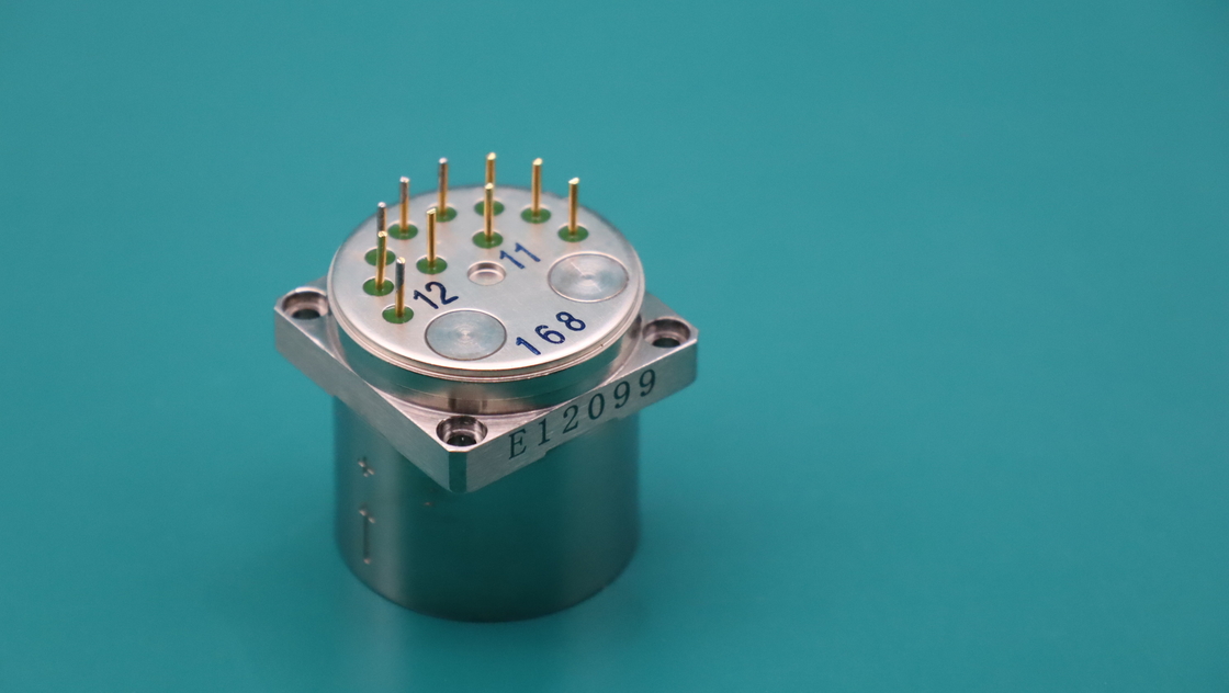 ± 20 g Plage d'entrée Accéléromètre Sensor Température de fonctionnement Voltage de puissance ± 12~± 18 V CC