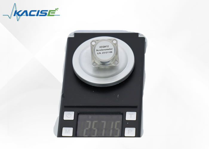 Précision 0,6-1,3 mA/g Capteur d'accéléromètre < 5 μg Résolution pour les essais de vibration ≤ 50 μg/g2