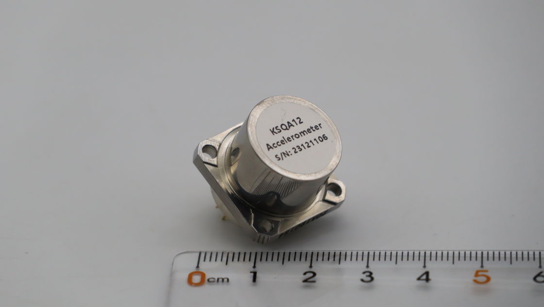 Accéléromètre à quartz flexible de haute précision avec une plage d'entrée de ± 30 g à ± 80 g, une sensibilité à la température ≤ 60 ppm/°C et un biais ≤ 5 mg