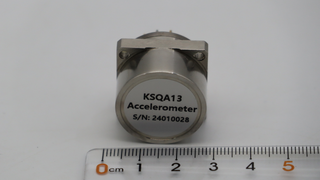Sensor d'accéléromètre de précision 2,3 à 3,5 mA/g ± 15 g avec résistance aux chocs de 500 g