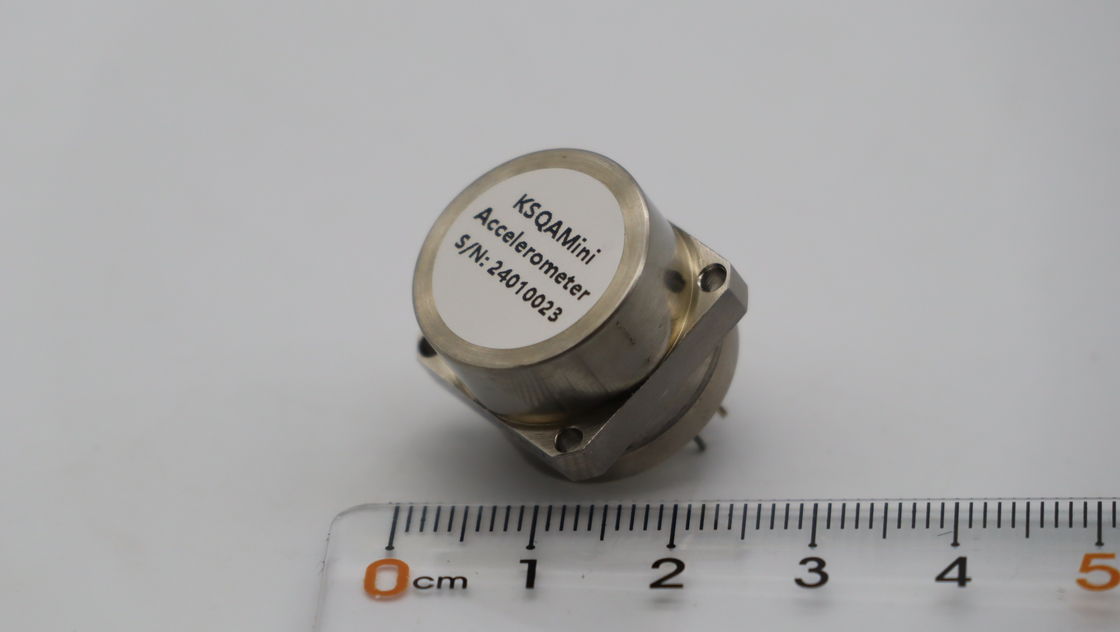 Sensor d'accéléromètre de résistance aux chocs avec tolérance de 1000 g et large plage de température -45 °C ~ + 125 °C pour une haute précision 2,3 ~ 3,5 mA / g Facteur d'échelle