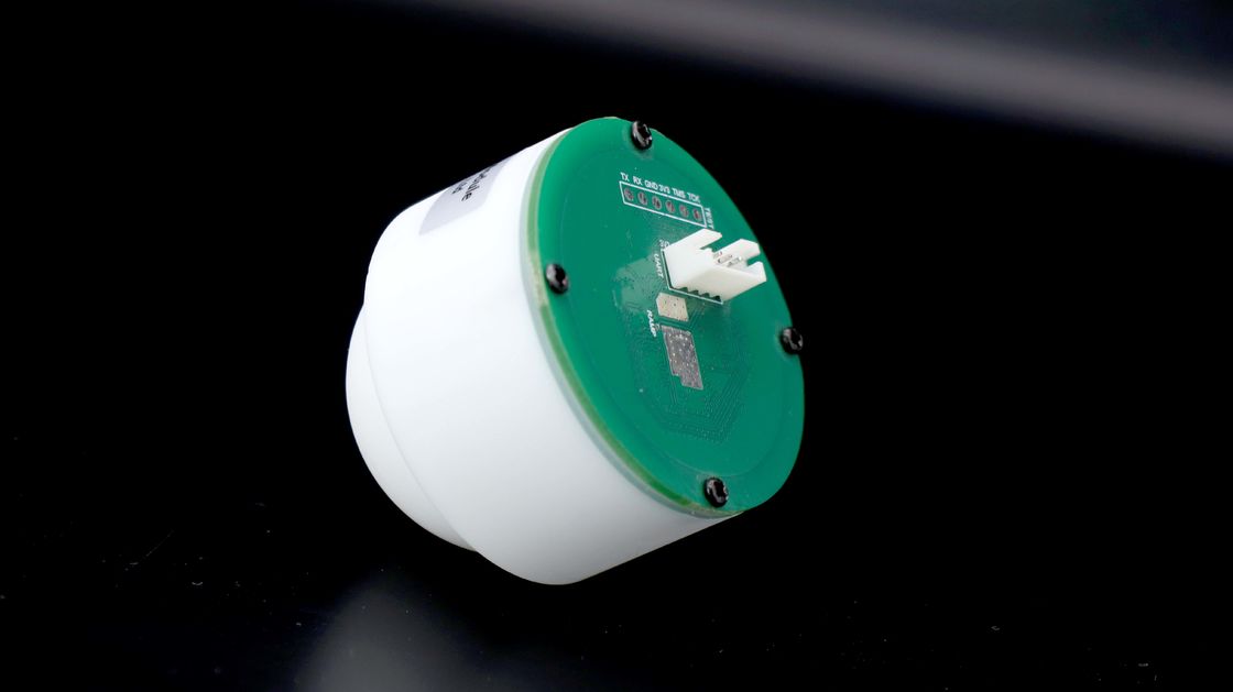 Capteur de niveau radar de fréquence 80 GHz avec courant 12 V 30 mA et communication RS485 pour la surveillance du niveau du réservoir