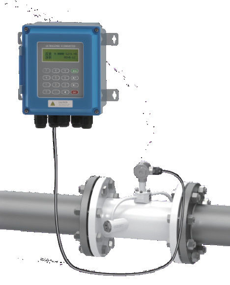 Mètre de débit numérique à ultrasons de surface variable pour la mesure de liquide avec diamètre de tuyau DN15 ~ 6000mm et communication Modbus RS485