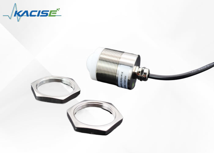 Émetteur de niveau radar 80 GHz imperméable à l'eau IP68 avec une précision de ±2 mm pour une mesure précise de la distance