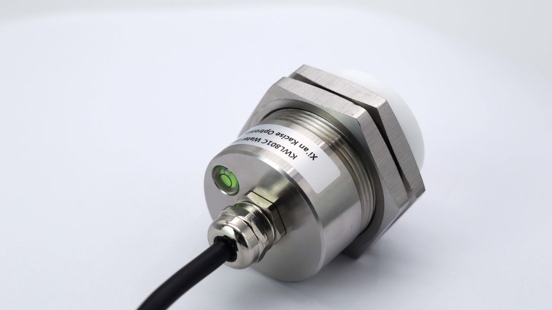 Émetteur de niveau radar 80 GHz imperméable à l'eau IP68 avec une précision de ±2 mm pour une mesure précise de la distance