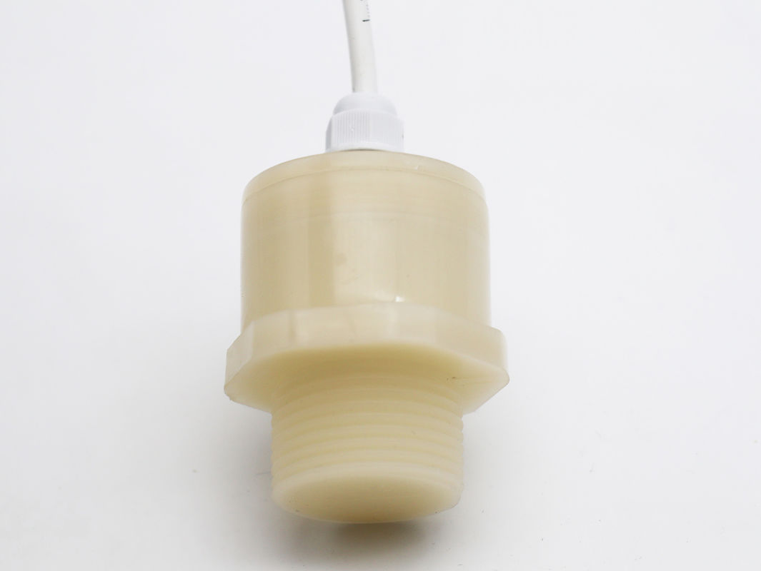 Capteur de niveau ultrasonique résistant à la corrosion IP68 avec une portée de 5 m pour la mesure du niveau de l'eau