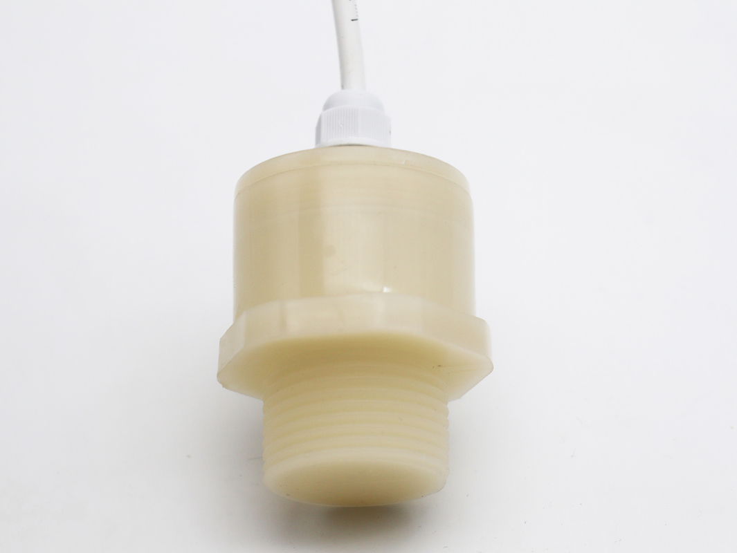 Capteurs à ultrasons pour le contrôle de la mesure du niveau de l'eau avec une portée de 5 m et un grade IP IP67