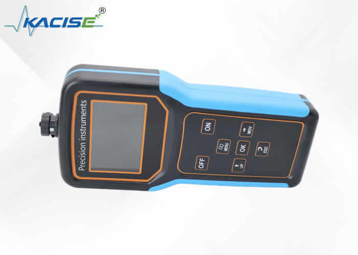 Débitmètre Doppler portable avec indice de protection IP65/IP67, fonction de stockage de données et batterie au lithium rechargeable 12 V