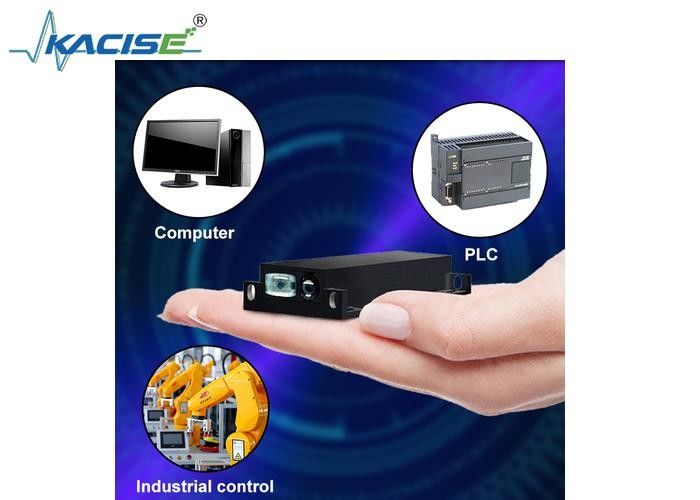 Sensor de mesure laser de classe 1 avec une précision de ±1 mm et une portée de 0,03 à 5 m pour l'automatisation des processus