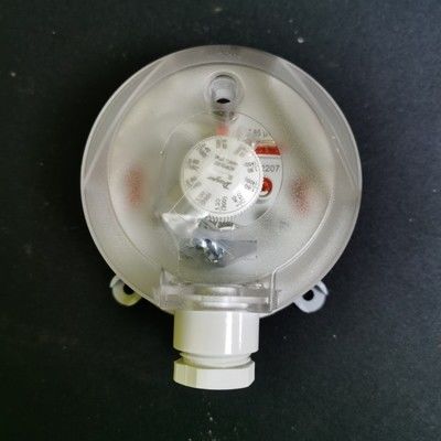 Dwyer ADPS-03-2-N Commutateur de pression différentielle réglable avec commutateur SPDT de type NEMA 13 avec boîtier et calibrage à double échelle