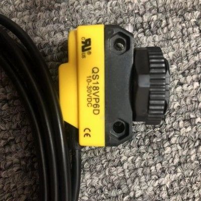 Capteur photoélectrique diffus QS18VP6D avec une portée de détection de 450 mm IP67 NEMA 6 Sortie PNP nominale et complémentaire
