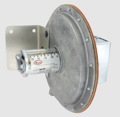 Commutateur de pression Dwyer avec 15 ampères indicateur de point de réglage visible de la charge de courant et conception de grand diaphragme pour le contrôle de la climatisation
