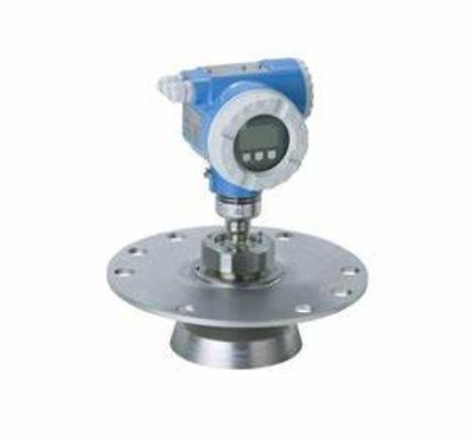 Capteur de niveau radar E+H FMR62B avec distance de mesure de 80 M, température de processus de -40…+200 °C et précision de +/- 1 mm