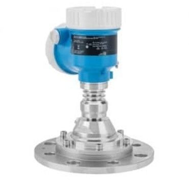 Capteur de niveau radar E+H FMR62B avec distance de mesure de 80 M, température de processus de -40…+200 °C et précision de +/- 1 mm