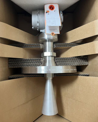 Émetteur de niveau Rosemount 5408 avec une précision ± 0,08, alimentation 4-20mA/HART et conformité SIS pour les applications industrielles