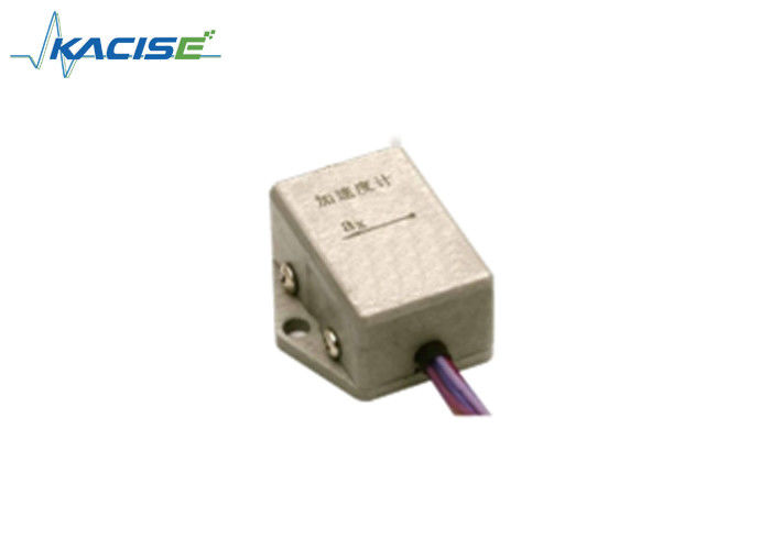 Accéléromètre à grande vitesse uniaxial MEMS capacitif avec large plage de mesure, résistance aux chocs et bonne linéarité