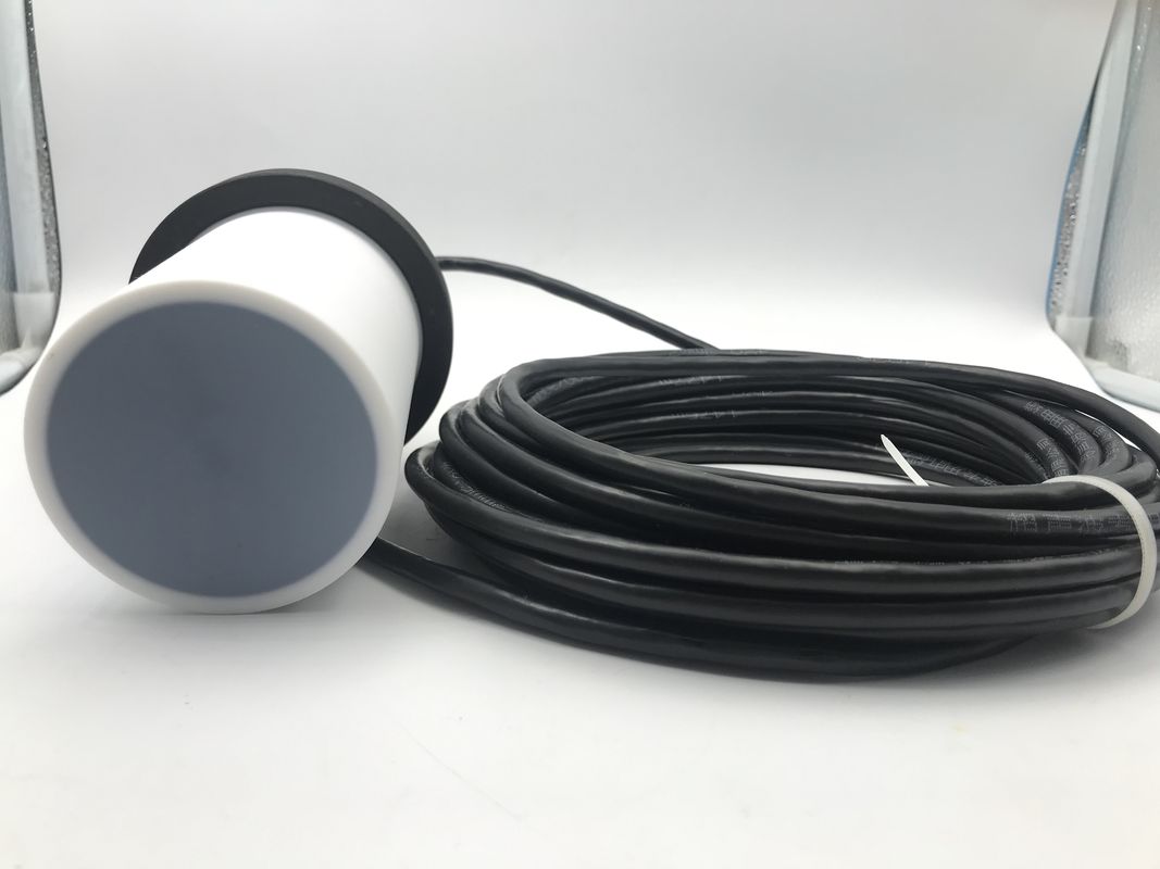 Capteur ultrasonique imperméable à l'eau IP68 avec matériau de boîtier en PTFE et portée de 0,5 à 12 m pour la mesure du niveau