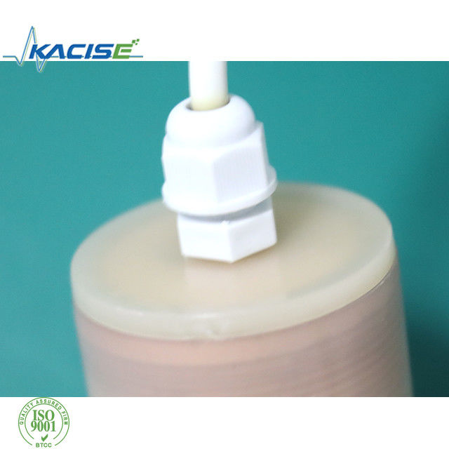Capteur de transducteur à ultrasons IP67 imperméable à l'eau PTFE Shell avec fréquence de 25 kHz pour la mesure du niveau du liquide